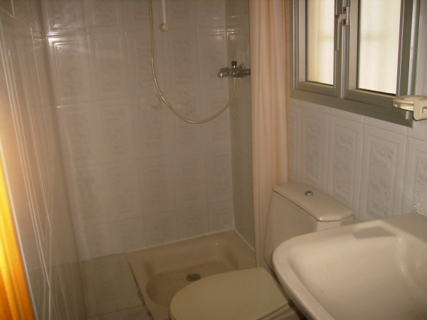 Muestra del baño sin señales de roturas