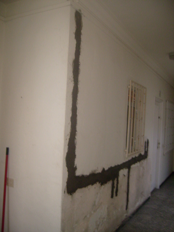 Tapado de tuberías con material de construcción